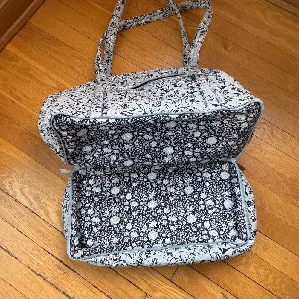 Vera Bradley Light Blue Floral Cotton Deluxe Travel Tote - Picture 8 of 14